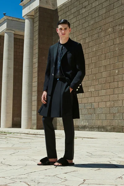 Look 10